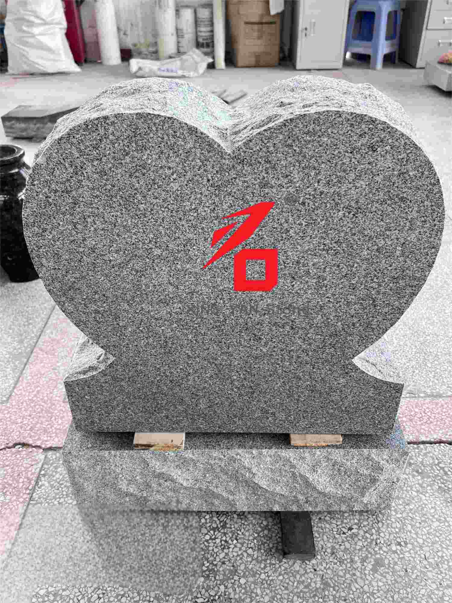 Heart-Shaped Granite Art Tombstone